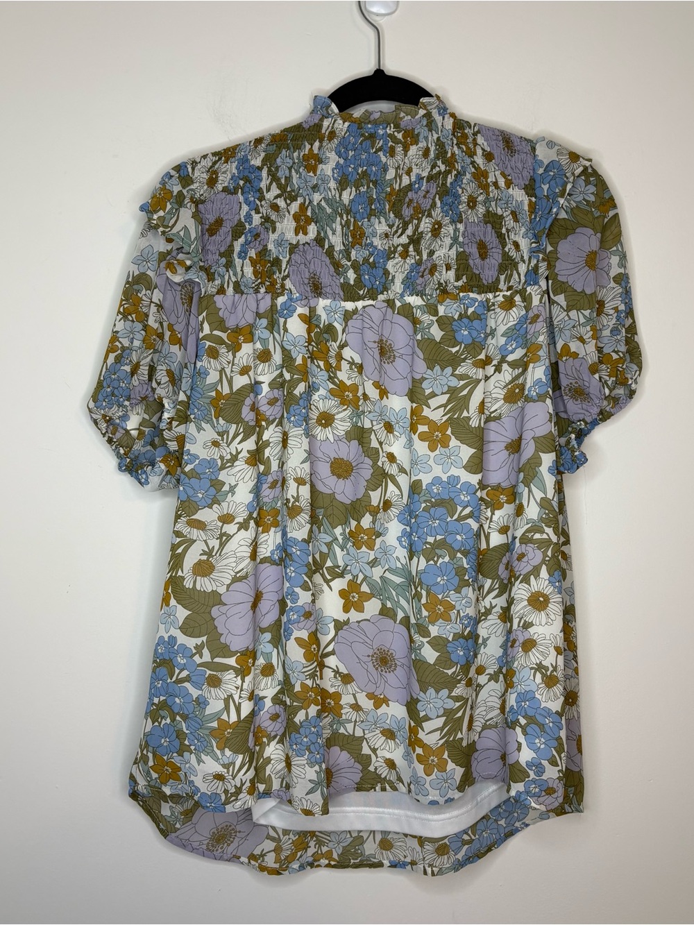 entro Floral Smocked V-Neck Blouse With Puff Sleeve Size Large - Picture 2 of 10